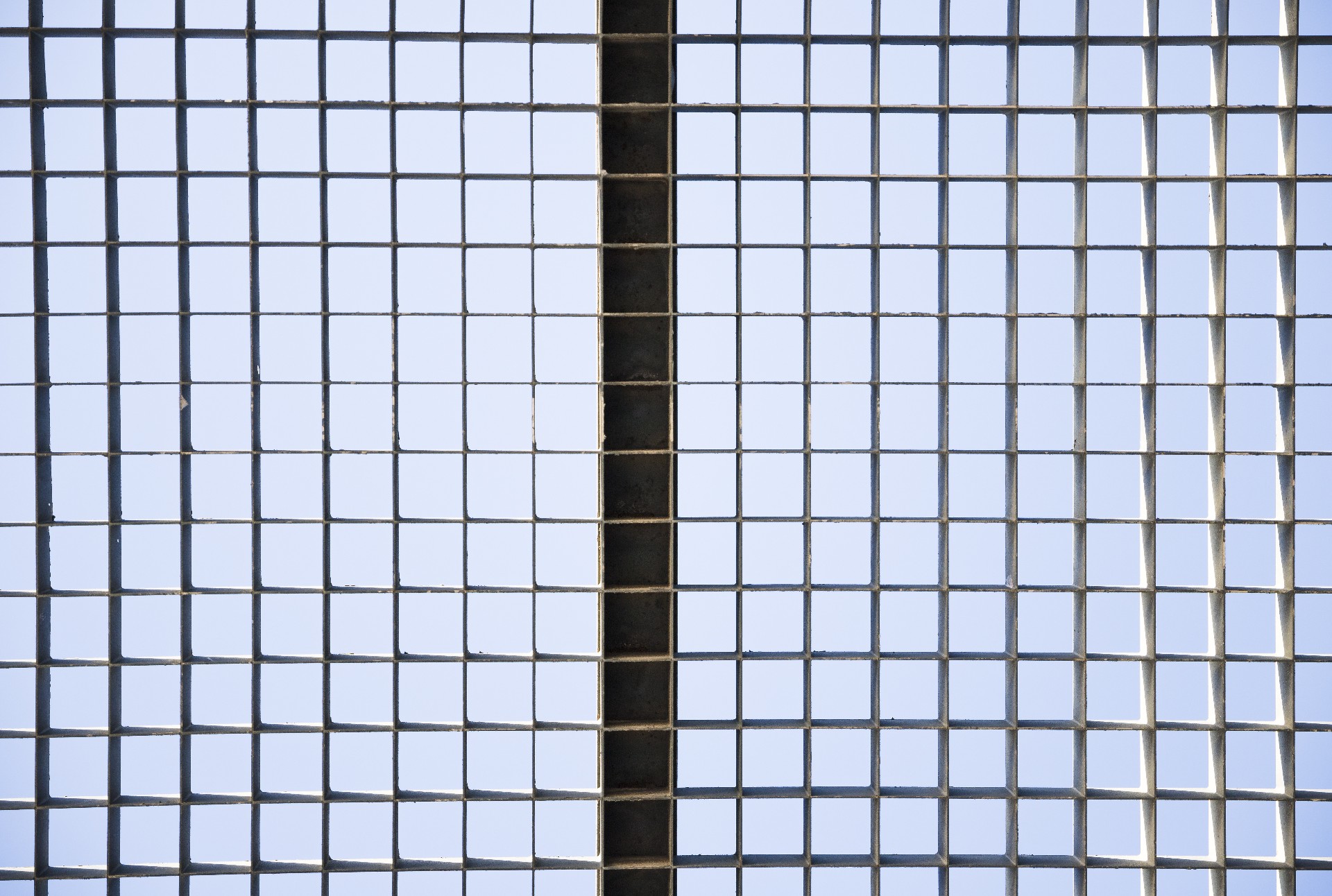 河北煤一、二期堆場(chǎng)防風(fēng)網(wǎng)防腐維護(hù)與現(xiàn)場(chǎng)補(bǔ)漆項(xiàng)目